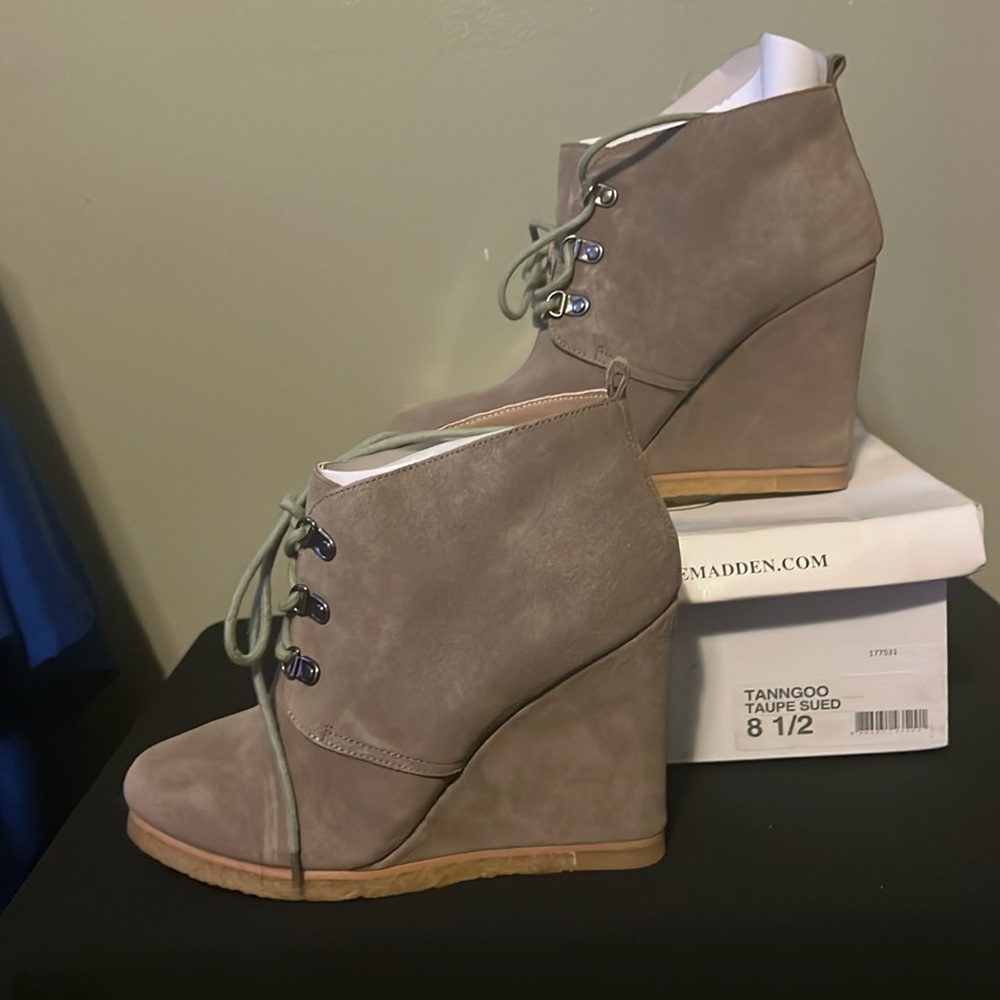 Steve Madden Taupe suede wedge bootie